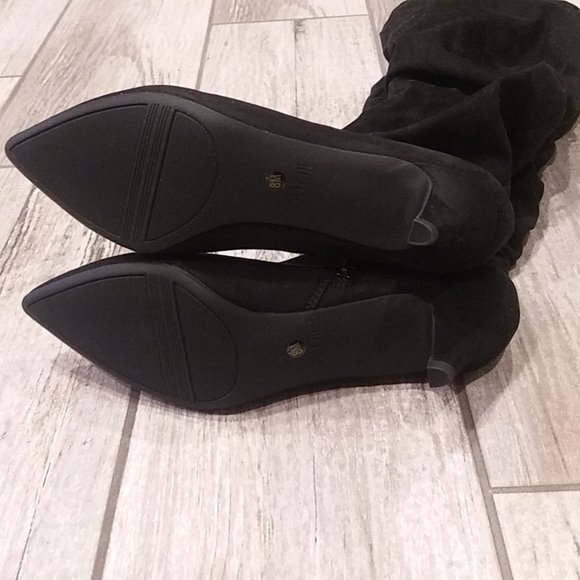 Women's Slouchy Boots With Pointy Toe - Color Black - Picture 9 of 16